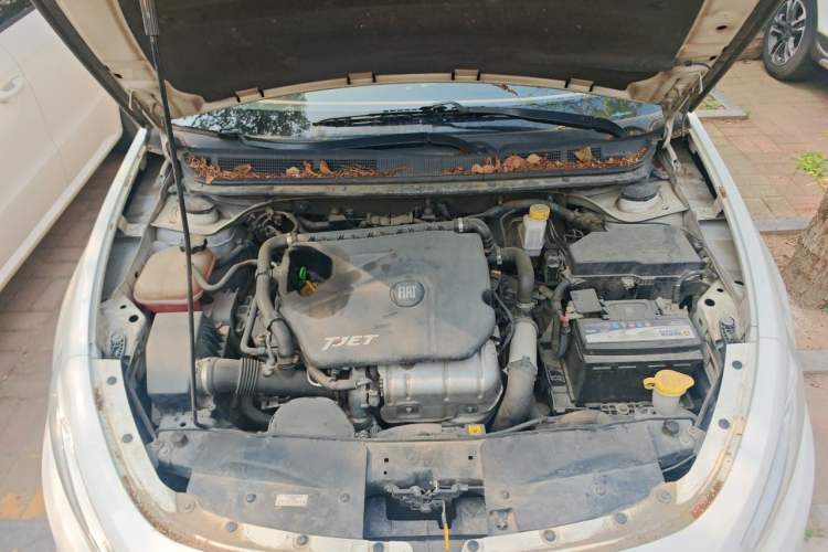 Used Fiat Viaggio 2015 1.4T Automatic Enjoyment Edition Engine Bay