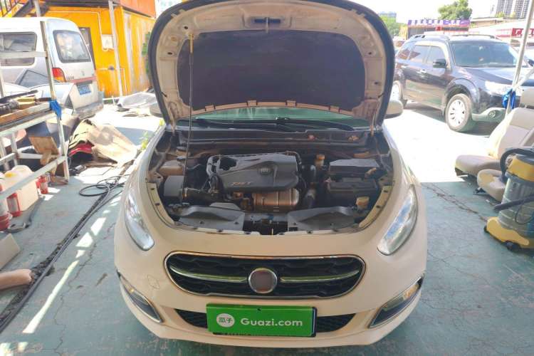 Used Fiat Viaggio 2015 1.4T Automatic Enjoyment Edition Engine Bay