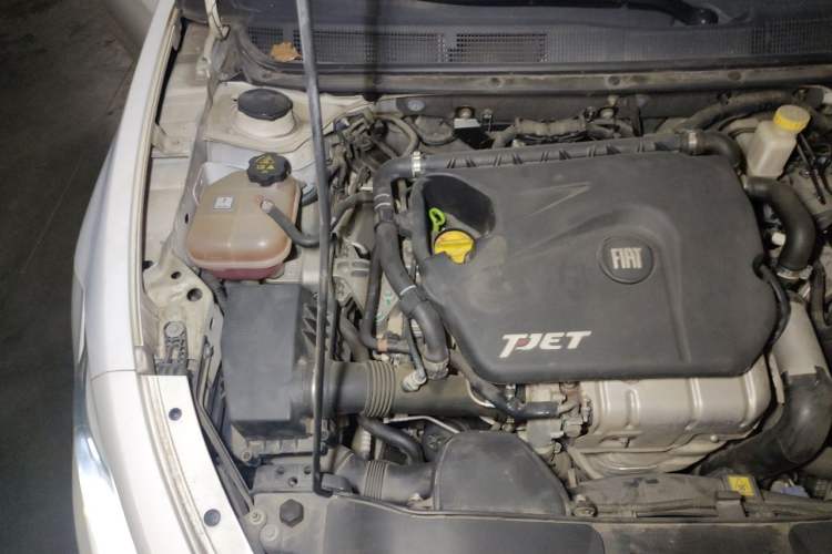 Used Fiat Viaggio 2015 1.4T Automatic Jingxiang Edition Engine Bay Right