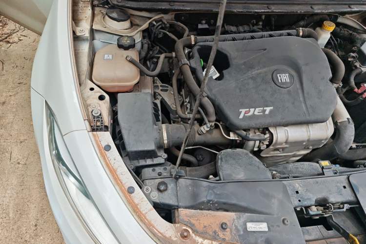 Used Fiat Viaggio 2015 1.4T Automatic Jingxiang Edition Engine Bay Right