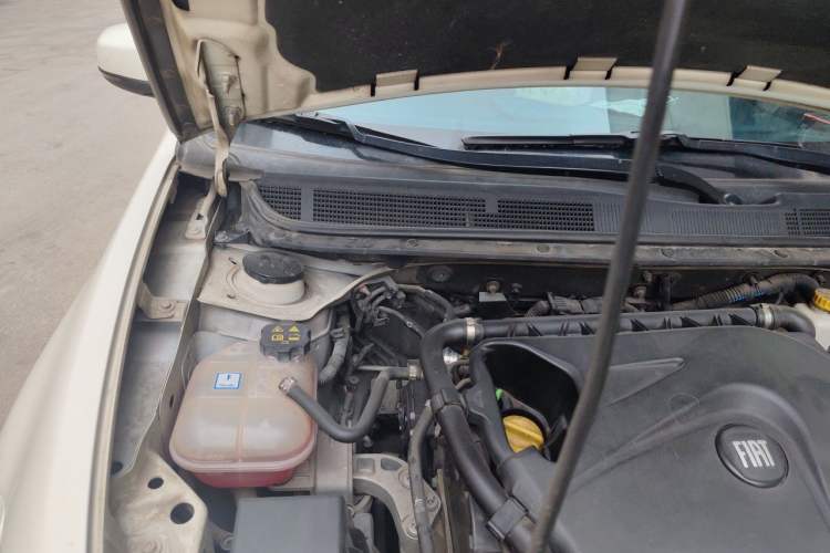 Used Fiat Viaggio 2015 1.4T Manual Jingxiang Edition Engine Bay Right