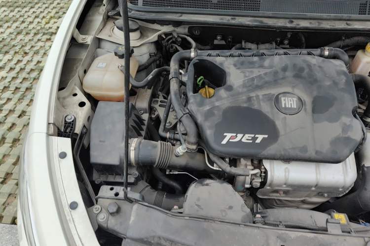 Used Fiat Viaggio 2015 1.4T Automatic Jingxiang Edition Engine Bay Right
