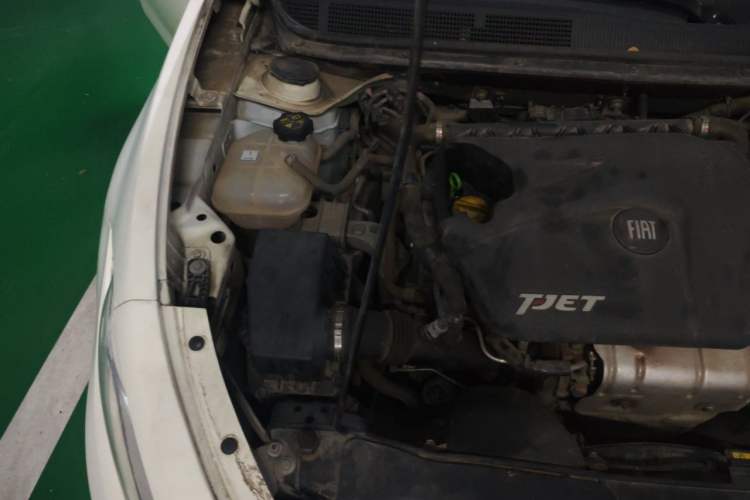 Used Fiat Viaggio 2015 1.4T Manual Enjoyment Edition Engine Bay Right