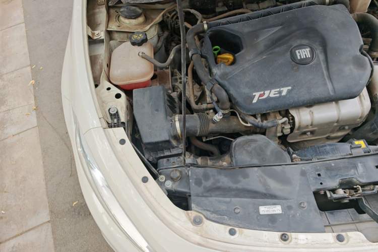 Used Fiat Viaggio 2015 1.4T Automatic Jingxiang Edition Engine Bay Right