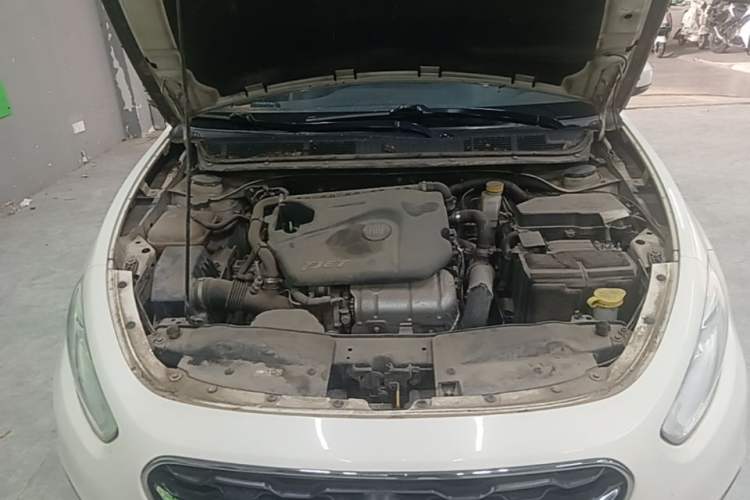 Used Fiat Viaggio 2015 1.4T Automatic Jingxiang Edition Engine Bay