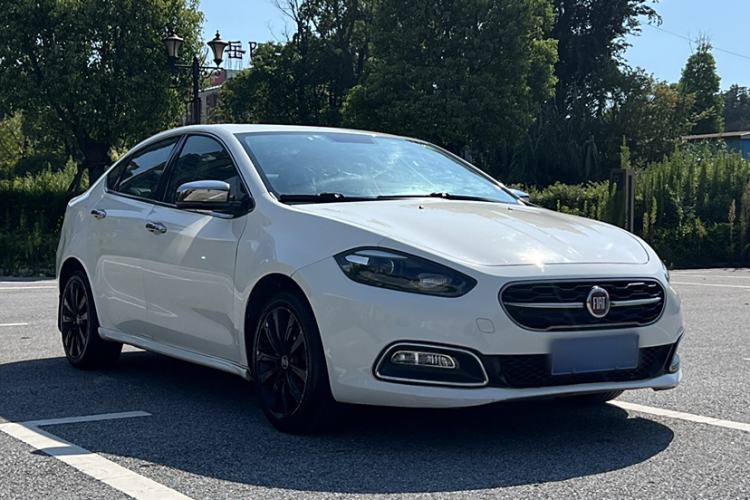 Used Fiat Viaggio 2015 1.4T Automatic Night Edition Exterior 2