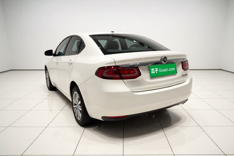 Used Fiat Viaggio 2015 1.4T Automatic Enjoyment Edition Exterior 3