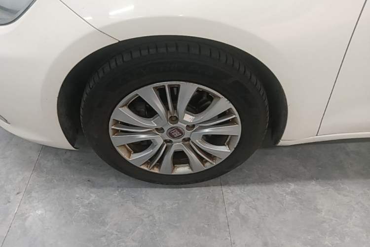 Used Fiat Viaggio 2015 1.4T Automatic Jingxiang Edition Exterior 4