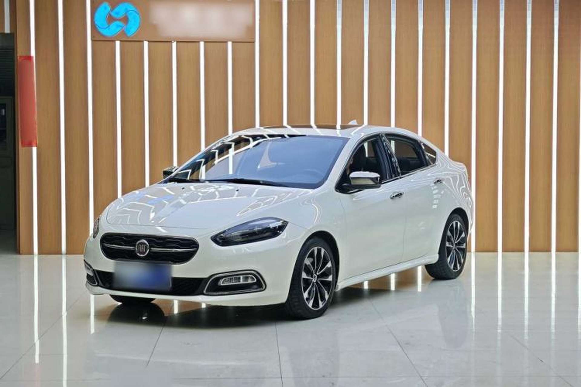 Used Fiat Viaggio 2015 1.4T Automatic Enjoyment Edition Front Left 45 Deg