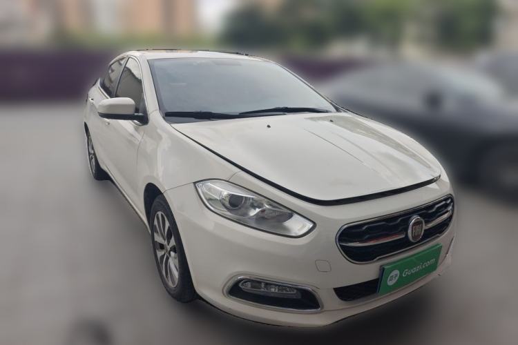 Used Fiat Viaggio 2015 1.4T Automatic Enjoyment Edition Front Right 45 Deg