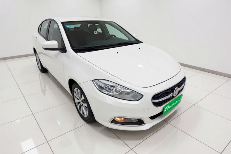 Used Fiat Viaggio 2015 1.4T Manual Enjoyment Edition Front Right 45 Deg
