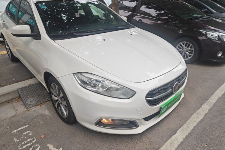 Used Fiat Viaggio 2015 1.4T Manual Enjoyment Edition Front Right 45 Deg