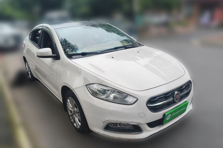 Used Fiat Viaggio 2015 1.4T Automatic Enjoyment Edition Front Right 45 Deg