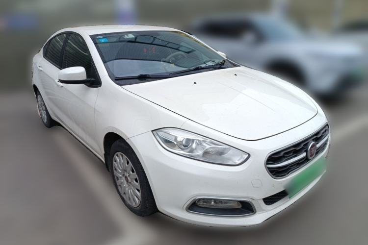 Used Fiat Viaggio 2015 1.4T Manual Enjoyment Edition Front Right 45 Deg