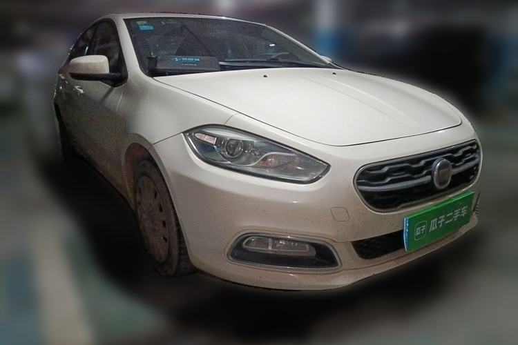 Used Fiat Viaggio 2015 1.4T Automatic Enjoyment Edition Front Right 45 Deg