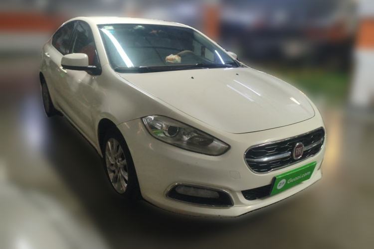 Used Fiat Viaggio 2015 1.4T Automatic Enjoyment Edition Front Right 45 Deg