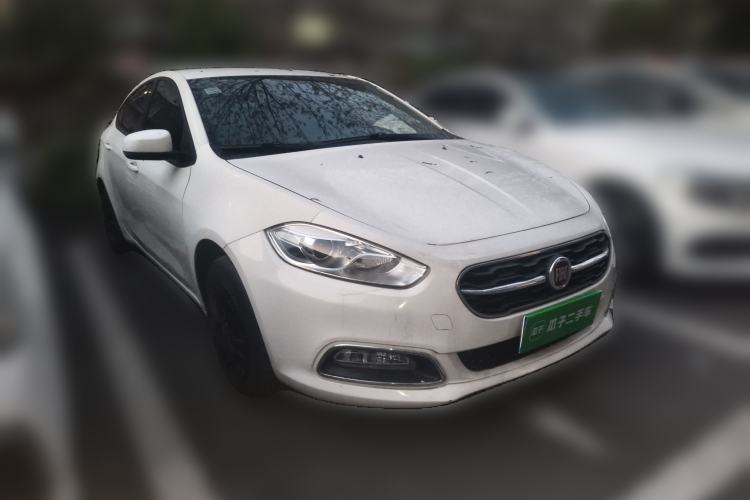 Used Fiat Viaggio 2015 1.4T Automatic Enjoyment Edition Front Right 45 Deg