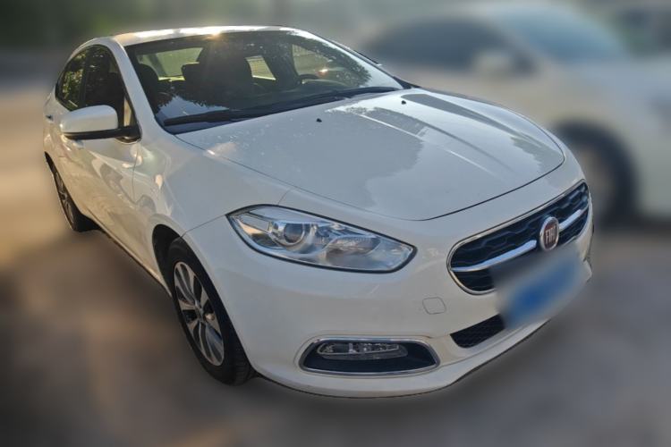 Used Fiat Viaggio 2015 1.4T Automatic Enjoyment Edition Front Right 45 Deg
