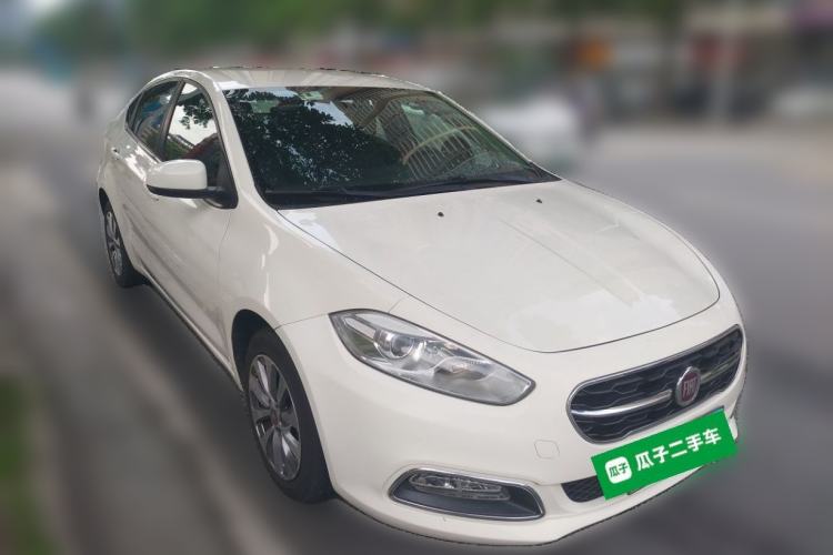 Used Fiat Viaggio 2015 1.4T Automatic Enjoyment Edition Front Right 45 Deg