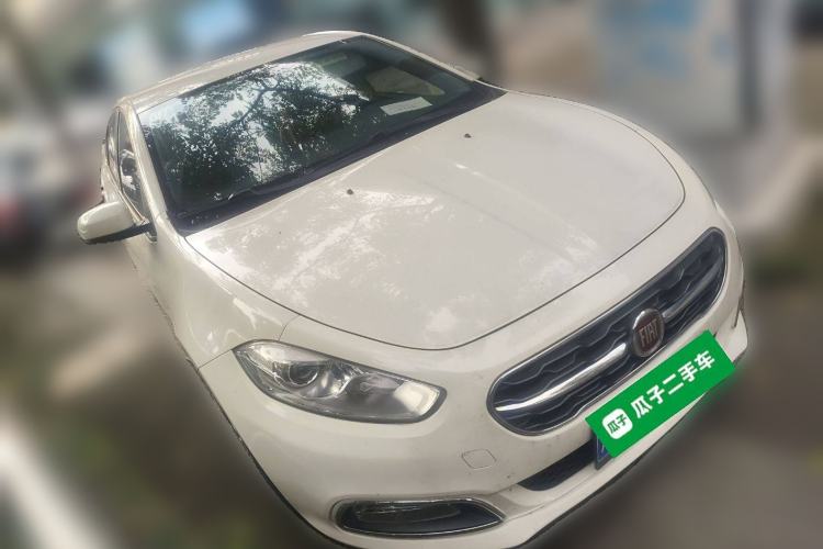 Used Fiat Viaggio 2015 1.4T Automatic Enjoyment Edition Front Right 45 Deg