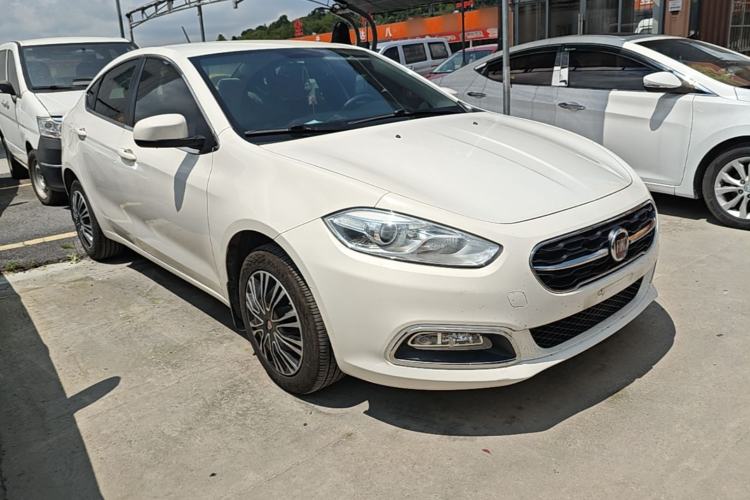 Used Fiat Viaggio 2015 1.4T Manual Enjoyment Edition Front Right 45 Deg