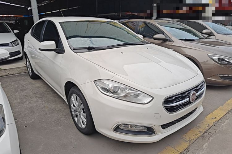 Used Fiat Viaggio 2015 1.4T Automatic Enjoyment Edition Front Right 45 Deg