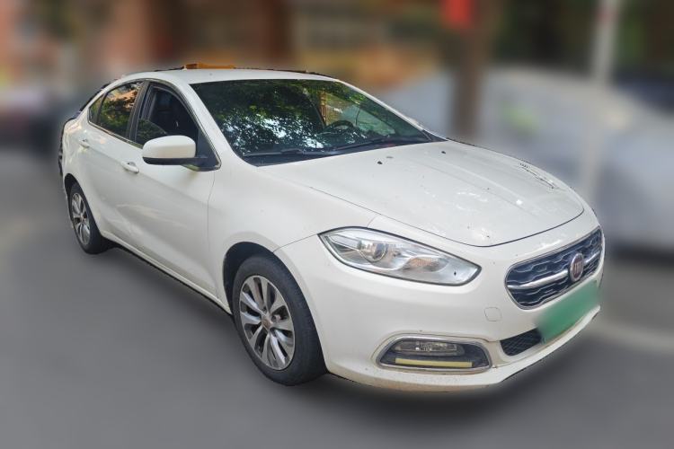 Used Fiat Viaggio 2015 1.4T Automatic Enjoyment Edition Front Right 45 Deg