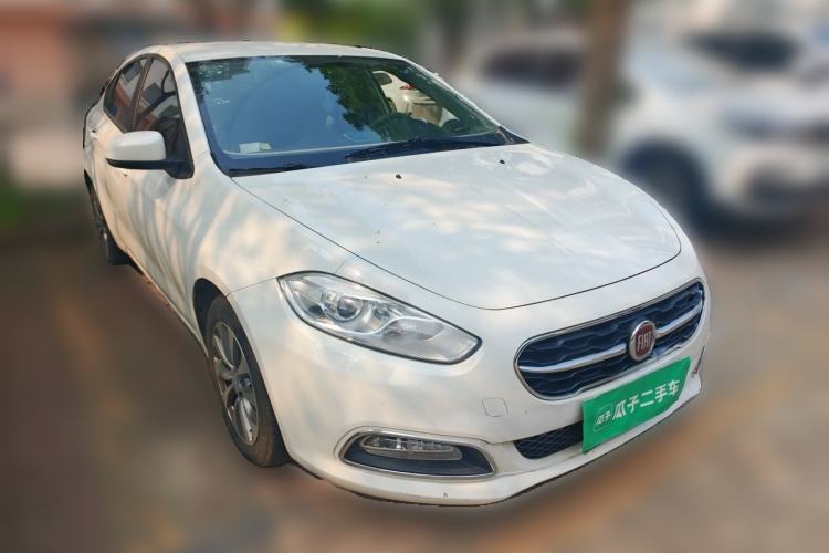 Used Fiat Viaggio 2015 1.4T Automatic Enjoyment Edition Front Right 45 Deg