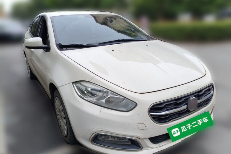 Used Fiat Viaggio 2015 1.4T Automatic Enjoyment Edition Front Right 45 Deg
