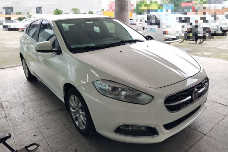Used Fiat Viaggio 2015 1.4T Automatic Enjoyment Edition Front Right 45 Deg