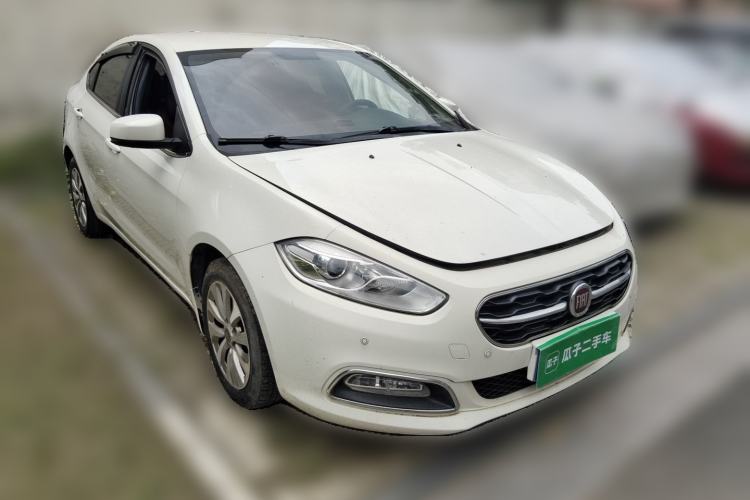 Used Fiat Viaggio 2015 1.4T Manual Enjoyment Edition Front Right 45 Deg