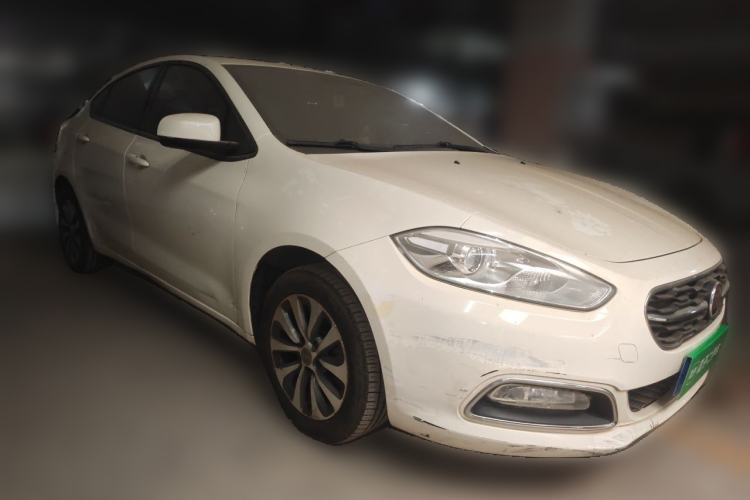 Used Fiat Viaggio 2015 1.4T Manual Enjoyment Edition Front Right 45 Deg