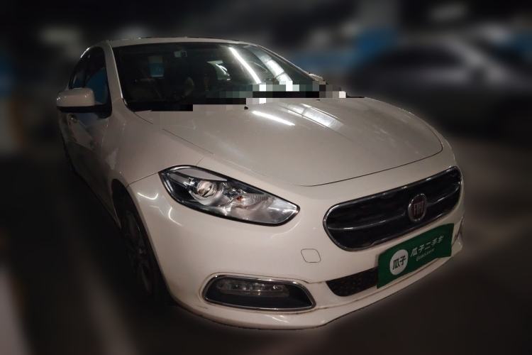 Used Fiat Viaggio 2015 1.4T Manual Enjoyment Edition Front Right 45 Deg