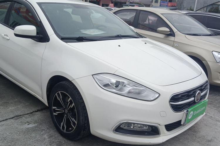Used Fiat Viaggio 2015 1.4T Automatic Enjoyment Edition Front Right 45 Deg