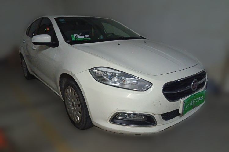 Used Fiat Viaggio 2015 1.4T Manual Enjoyment Edition Front Right 45 Deg