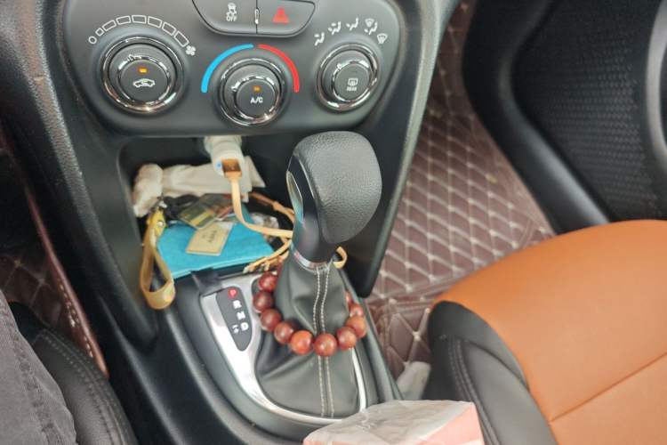 Used Fiat Viaggio 2015 1.4T Automatic Enjoyment Edition Gear Lever