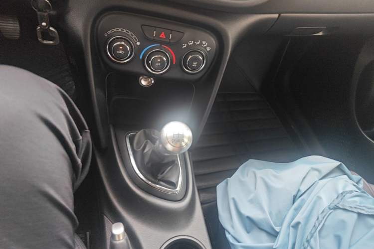 Used Fiat Viaggio 2015 1.4T Manual Enjoyment Edition Gear Lever