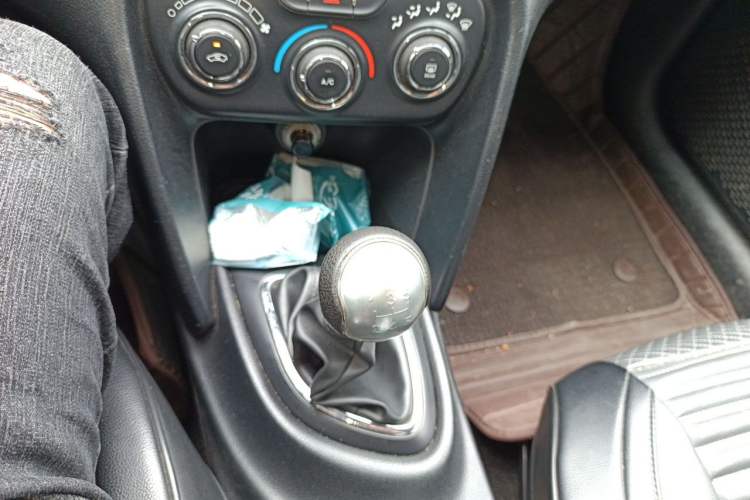 Used Fiat Viaggio 2015 1.4T Manual Enjoyment Edition Gear Lever