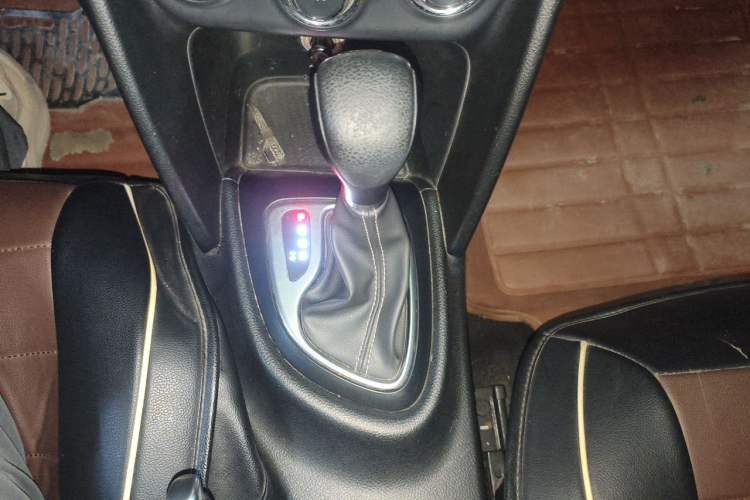 Used Fiat Viaggio 2015 1.4T Automatic Enjoyment Edition Gear Lever