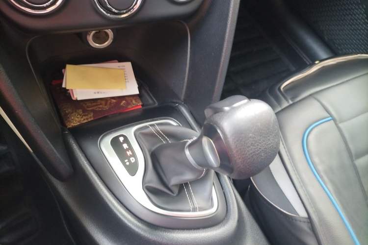 Used Fiat Viaggio 2015 1.4T Automatic Enjoyment Edition Gear Lever
