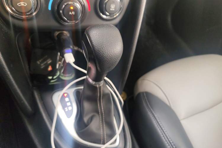 Used Fiat Viaggio 2015 1.4T Automatic Enjoyment Edition Gear Lever