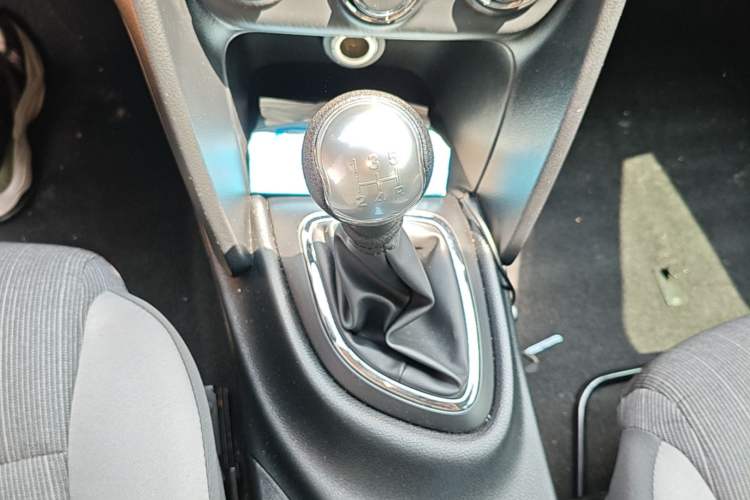 Used Fiat Viaggio 2015 1.4T Manual Enjoyment Edition Gear Lever
