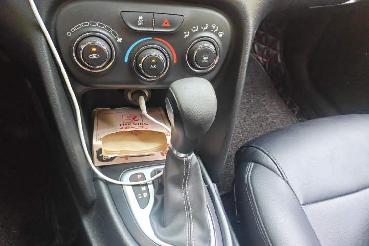 Used Fiat Viaggio 2015 1.4T Automatic Enjoyment Edition Gear Lever