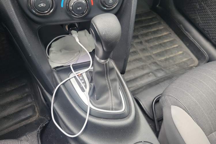 Used Fiat Viaggio 2015 1.4T Automatic Enjoyment Edition Gear Lever