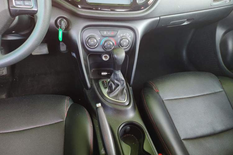 Used Fiat Viaggio 2015 1.4T Automatic Enjoyment Edition Gear Lever