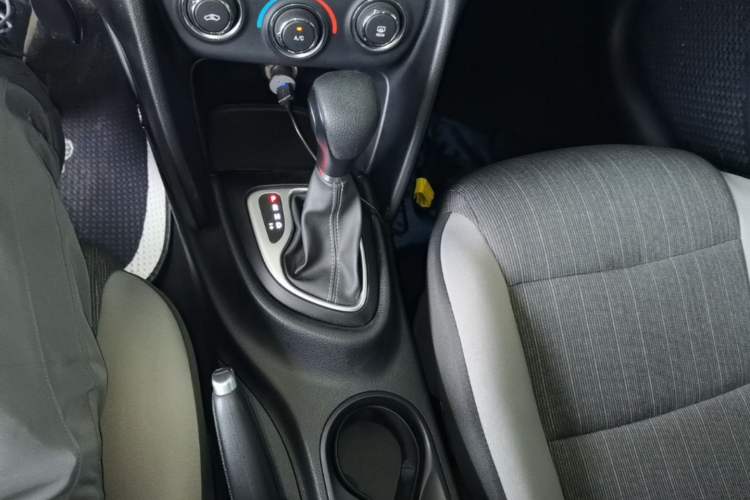 Used Fiat Viaggio 2015 1.4T Automatic Enjoyment Edition Gear Lever
