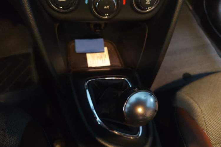 Used Fiat Viaggio 2015 1.4T Manual Enjoyment Edition Gear Lever