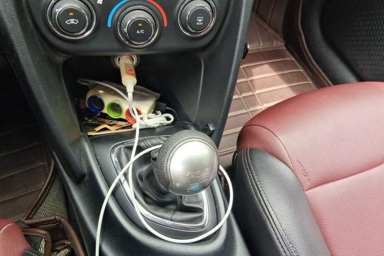 Used Fiat Viaggio 2015 1.4T Manual Enjoyment Edition Gear Lever