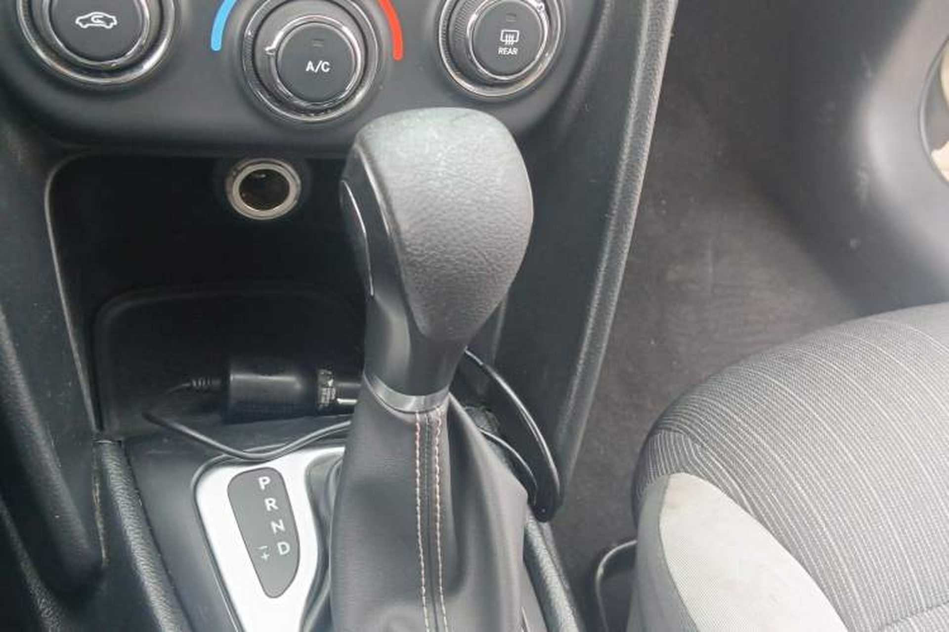 Used Fiat Viaggio 2015 1.4T Automatic Enjoyment Edition Gear Lever