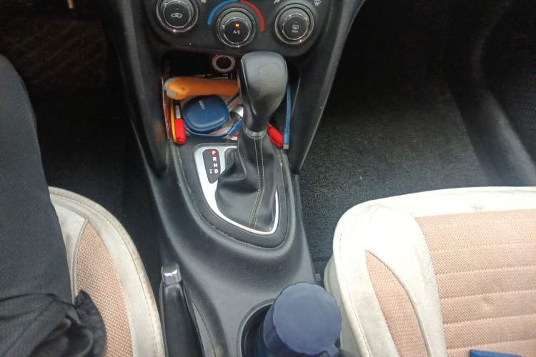 Used Fiat Viaggio 2015 1.4T Automatic Enjoyment Edition Gear Lever
